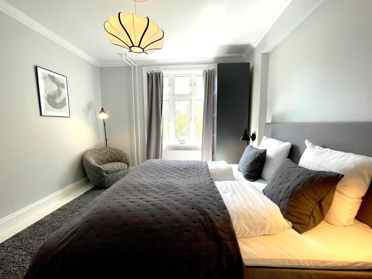 Two Bedroom Flat In Vibrant Area Apartment