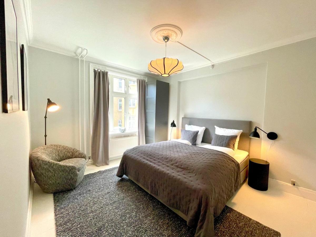 Two Bedroom Flat In Vibrant Area Apartment