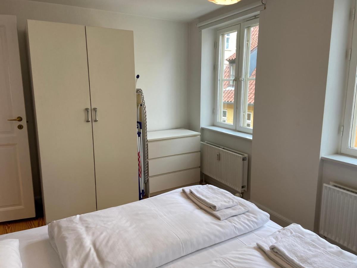 Charming 1-bedroom In Historic Center Store Kongensgade 17a2tv Copenhagen