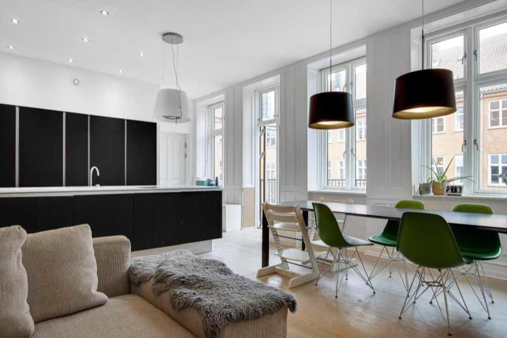 Stylish 2br Flat By The Marble Church Apartment