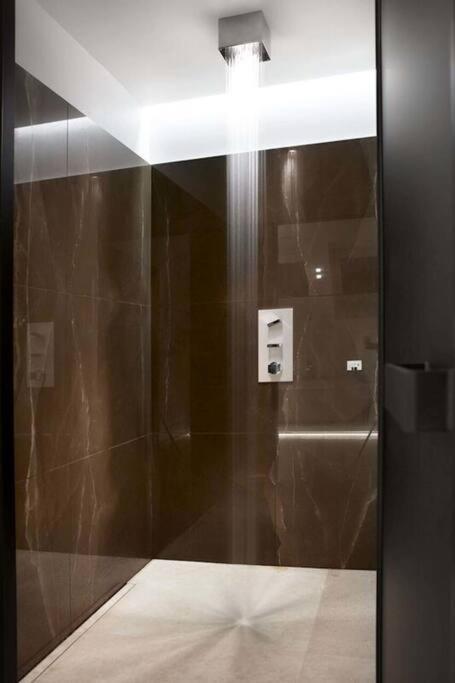 Apartment Luxurious 2 Bedroom Penthouse