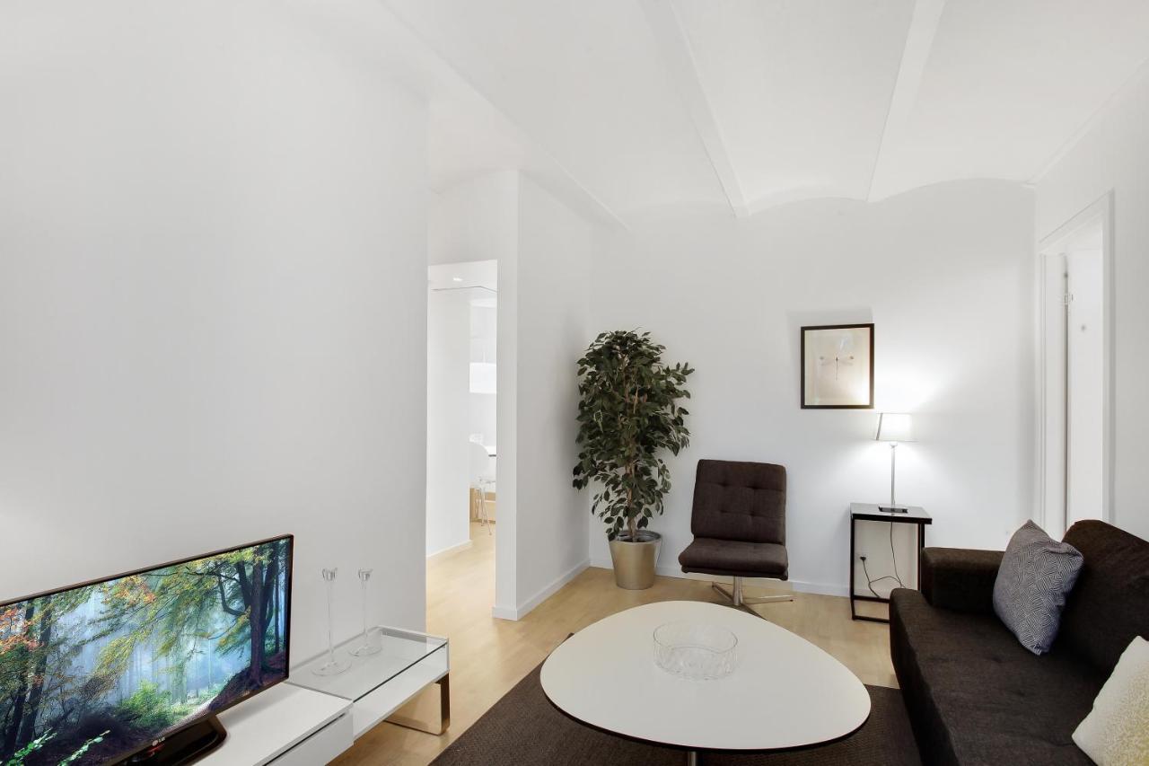 Apartment Center 739 *