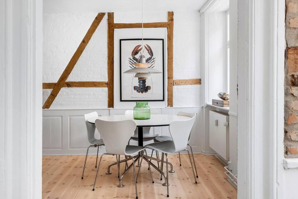 H.c. Andersens Hang Around Apartment Copenhagen
