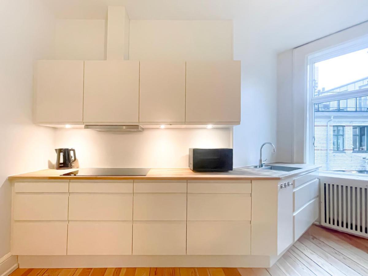 Apartment Large & Modern 4 Bedroom Flat