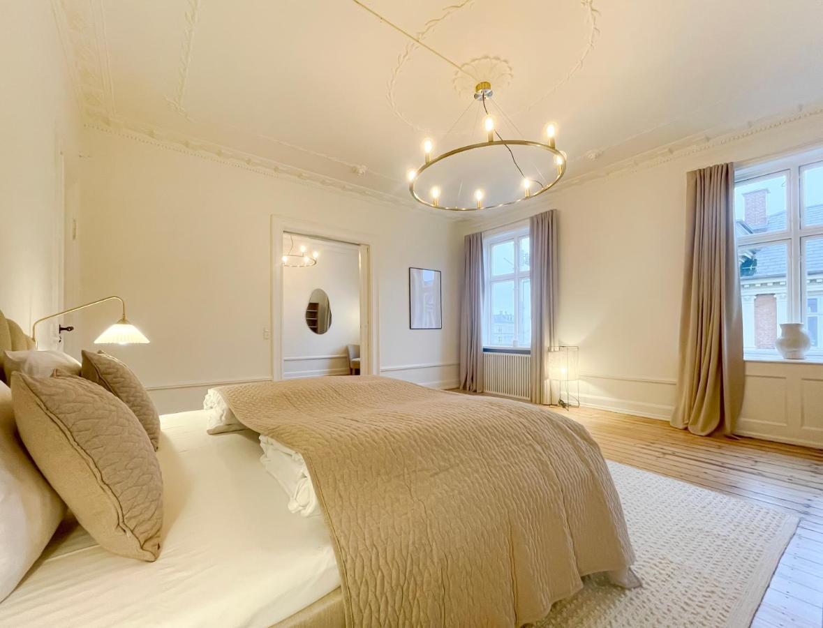 Large & Modern 4 Bedroom Flat Copenhagen