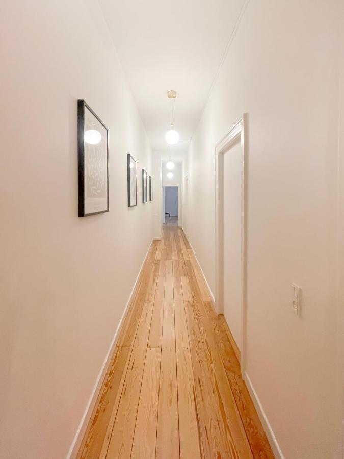 Apartment Large & Modern 4 Bedroom Flat *
