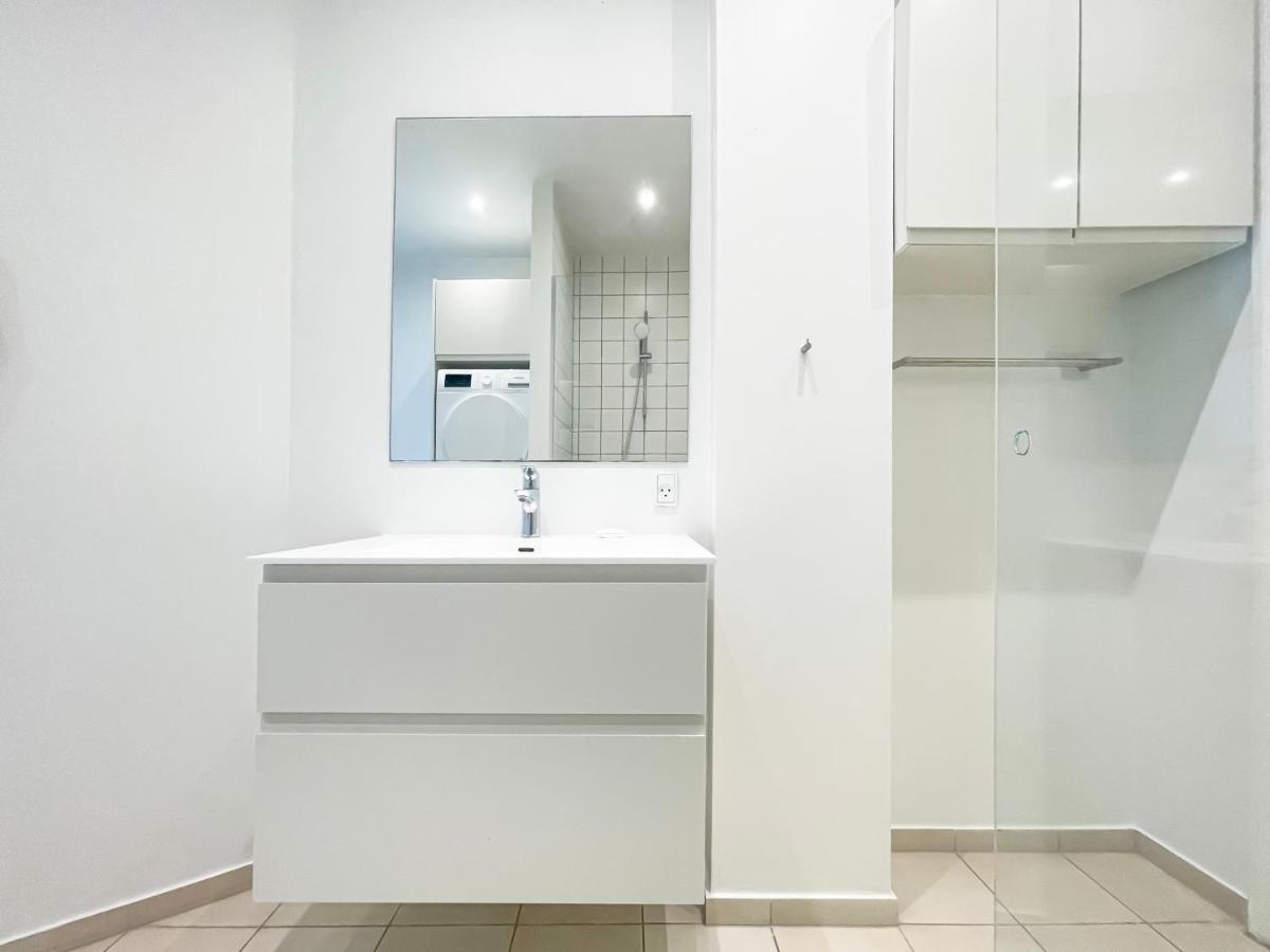 Large & Modern 4 Bedroom Flat