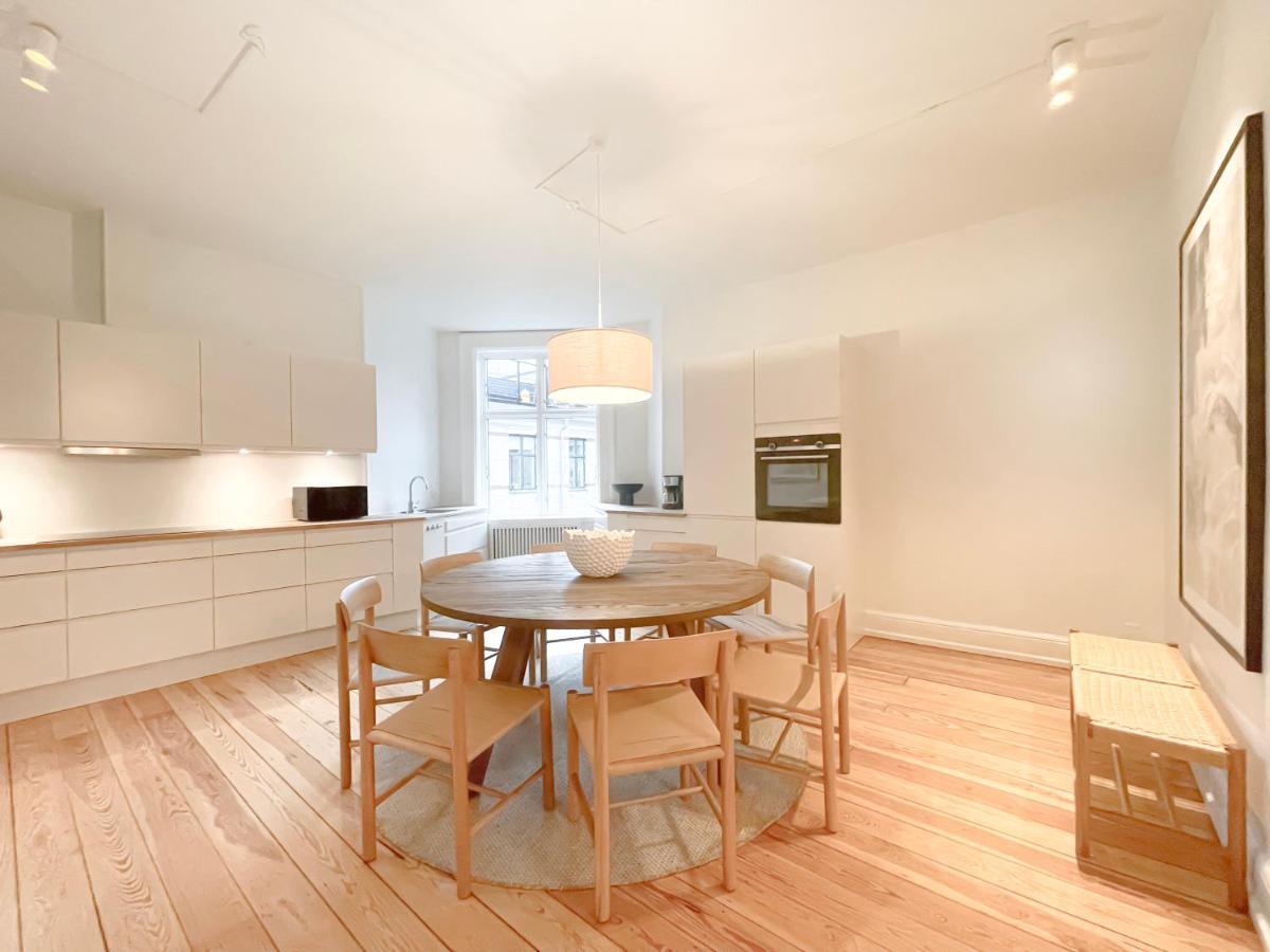 Large & Modern 4 Bedroom Flat