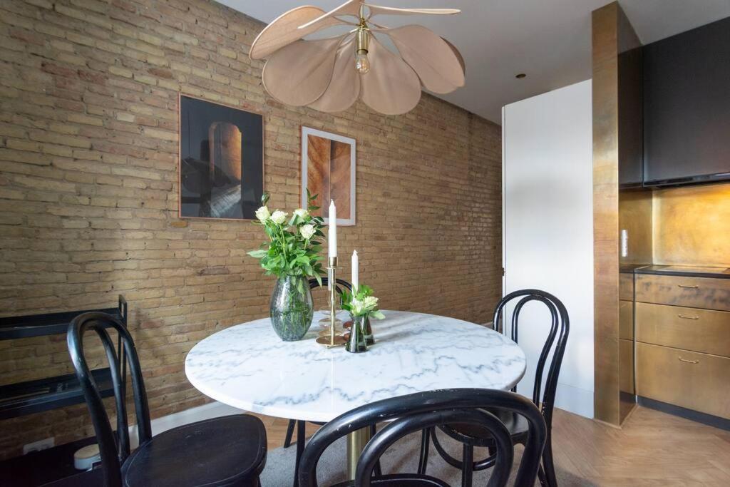 Extravagant-2 Bedrooms-bronze Apartment Copenhagen