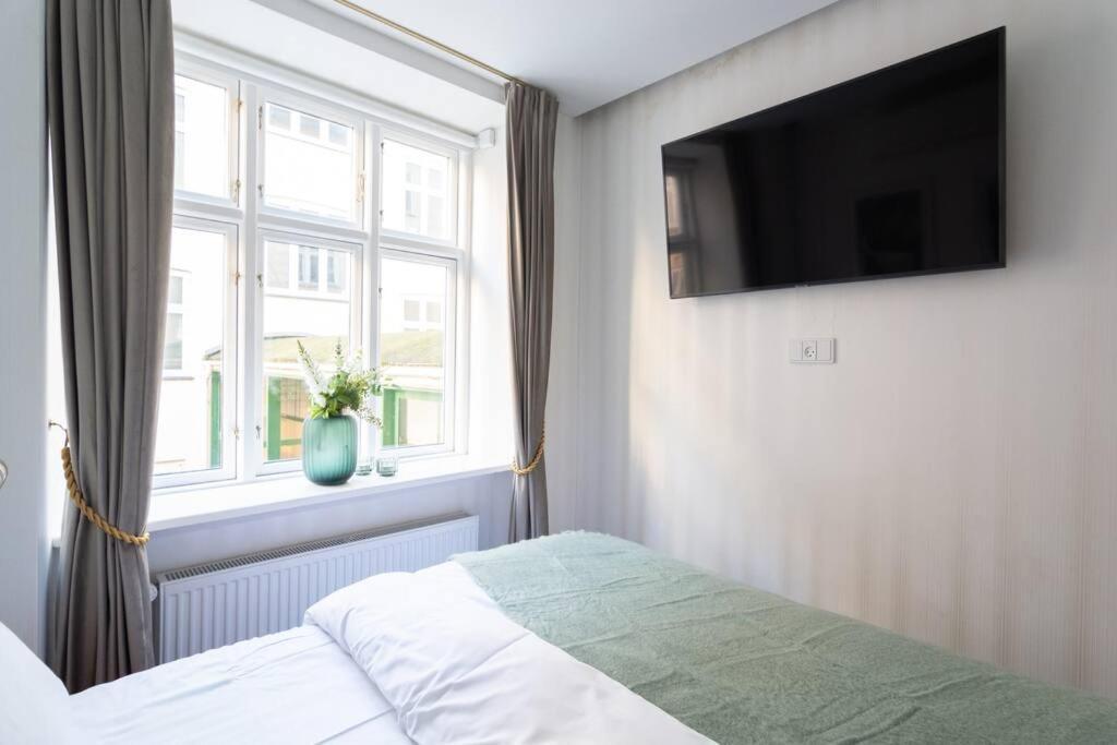 Extravagant-2 Bedrooms-bronze Apartment Copenhagen