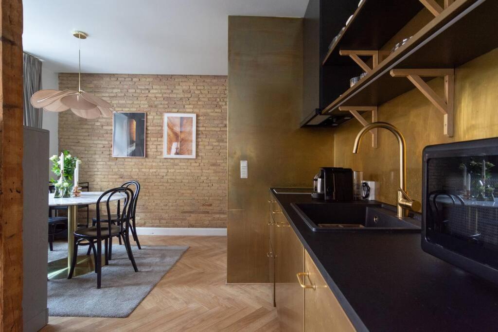 Extravagant-2 Bedrooms-bronze *