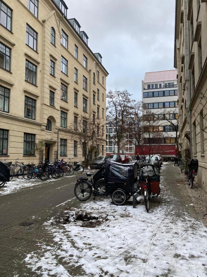 Huoneisto 400 M From Metro Modern Cozy *