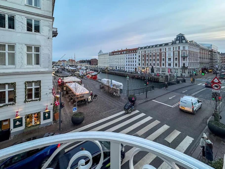 Chic Flat In Vibrant Area By Canals