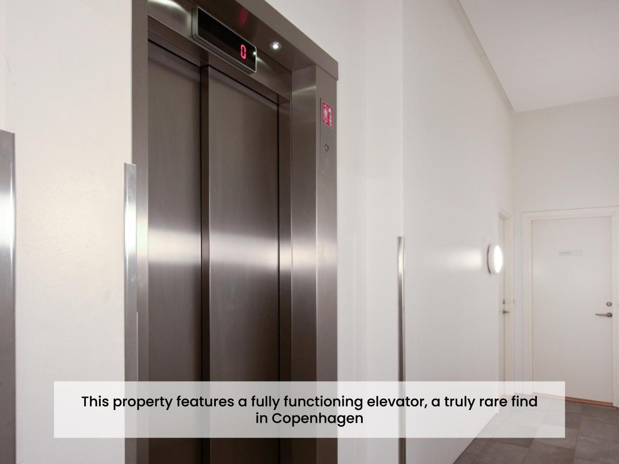Apartment Sanders Arena - Chic Three-bedroom Close To Metro Station *
