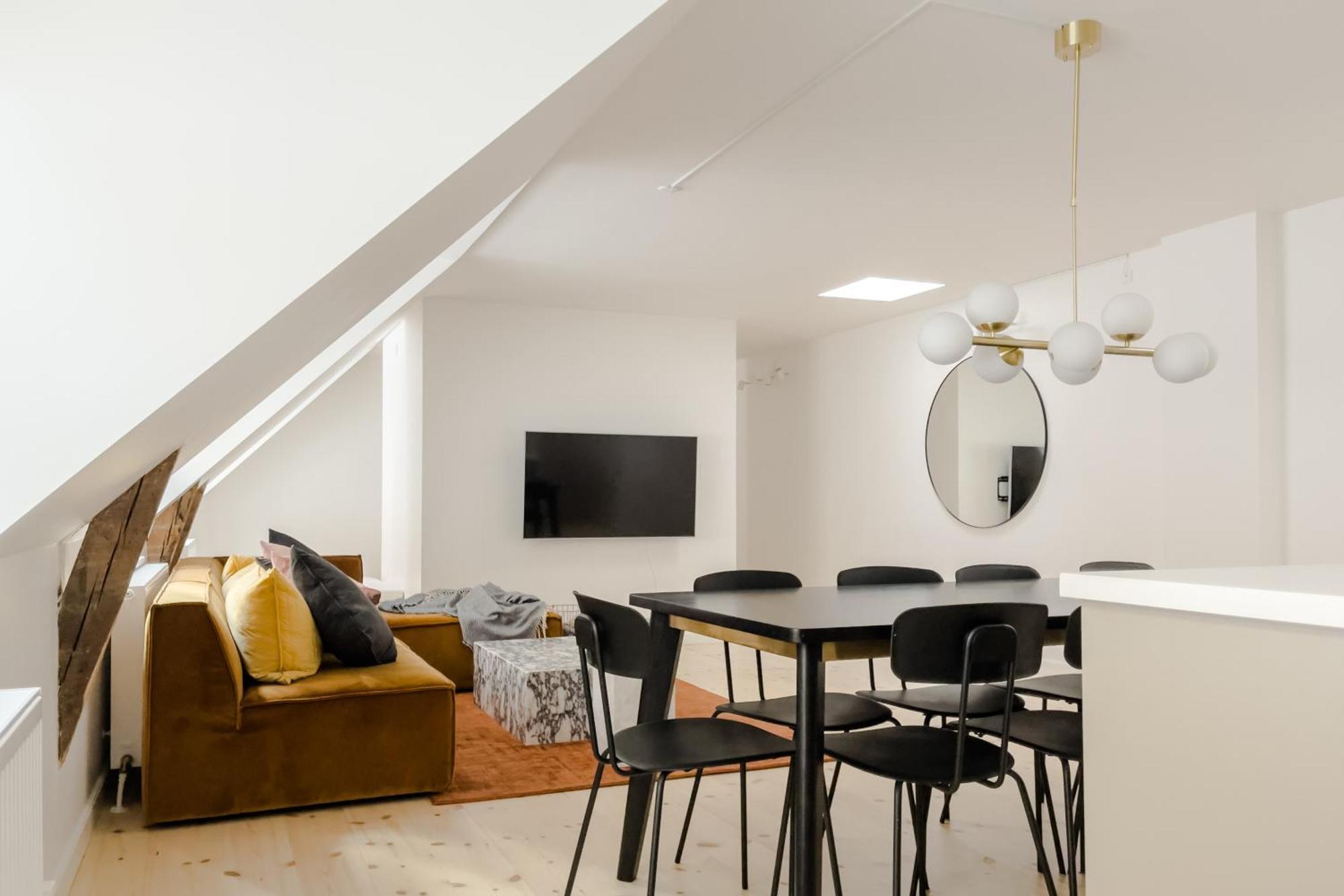 Flats On Location By Round Tower