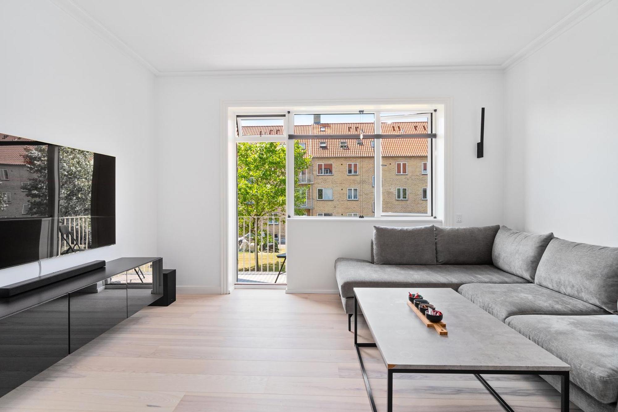 Modern Central Located *