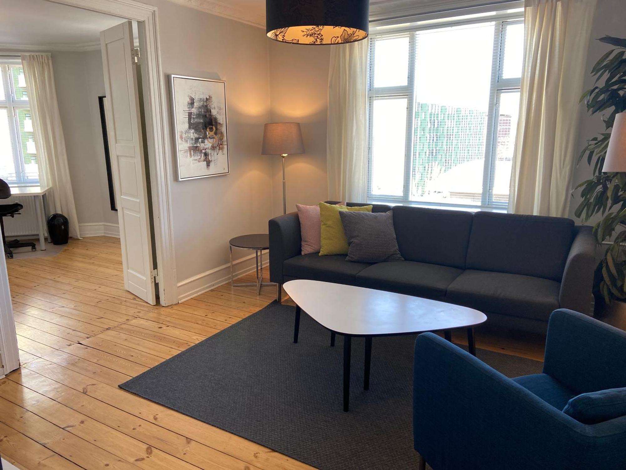 Huoneisto Bright 2-bedroom In Elegant Osterbro