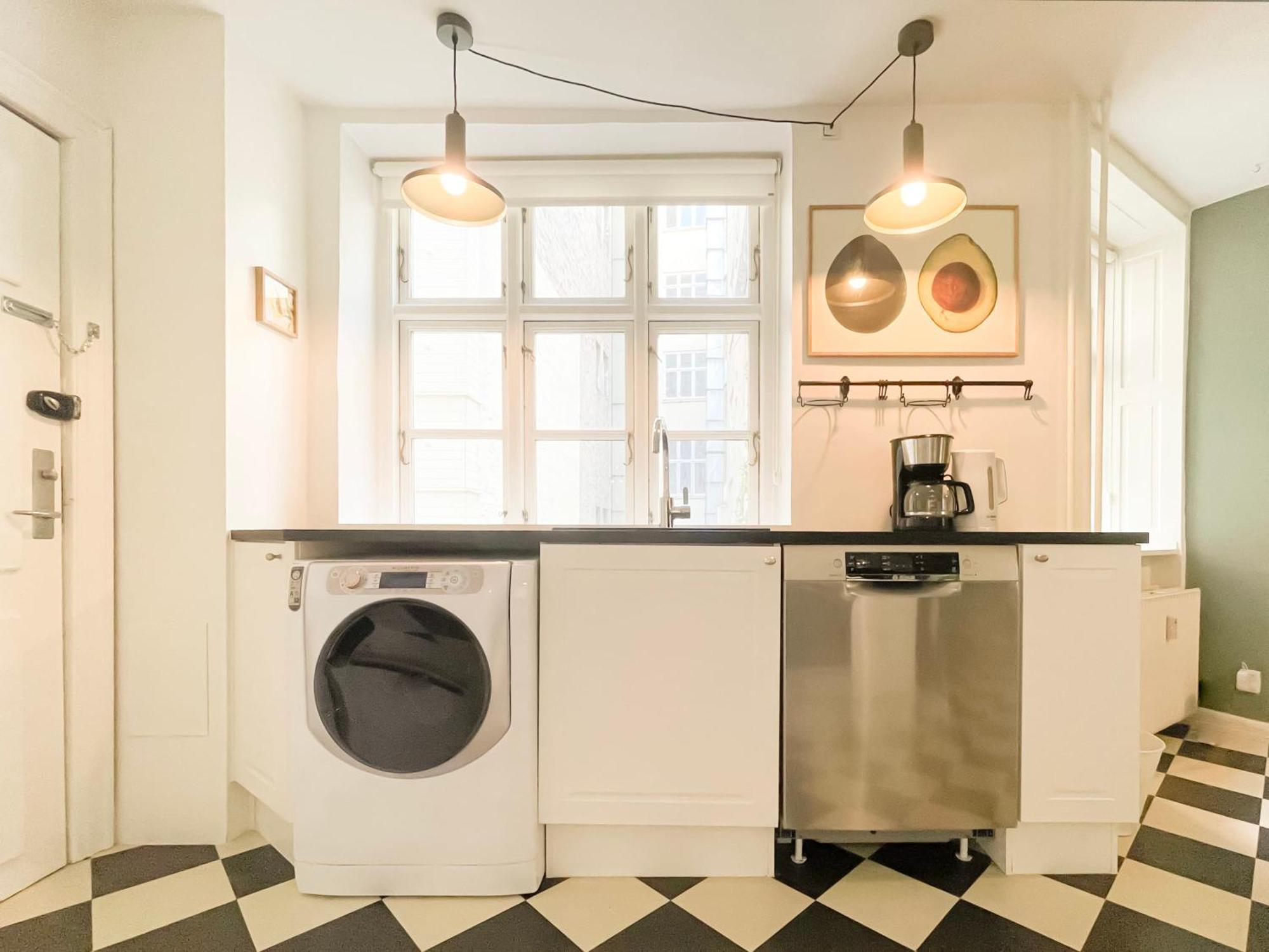 Large Flat With 4 Bedrooms In * Kopenhagen