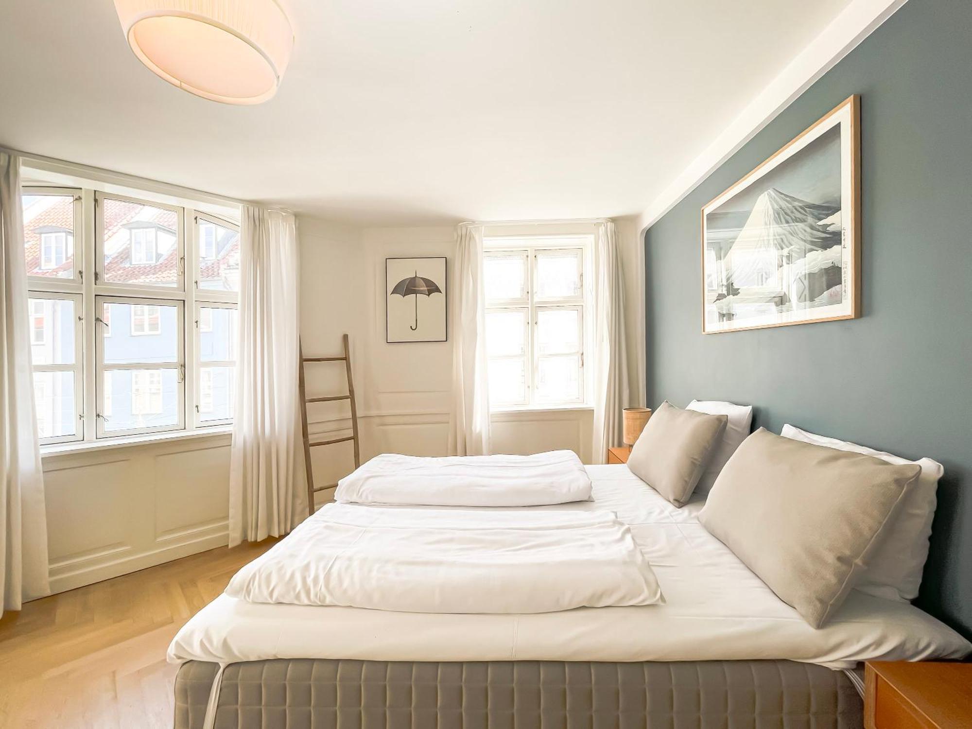 Large Flat With 4 Bedrooms In