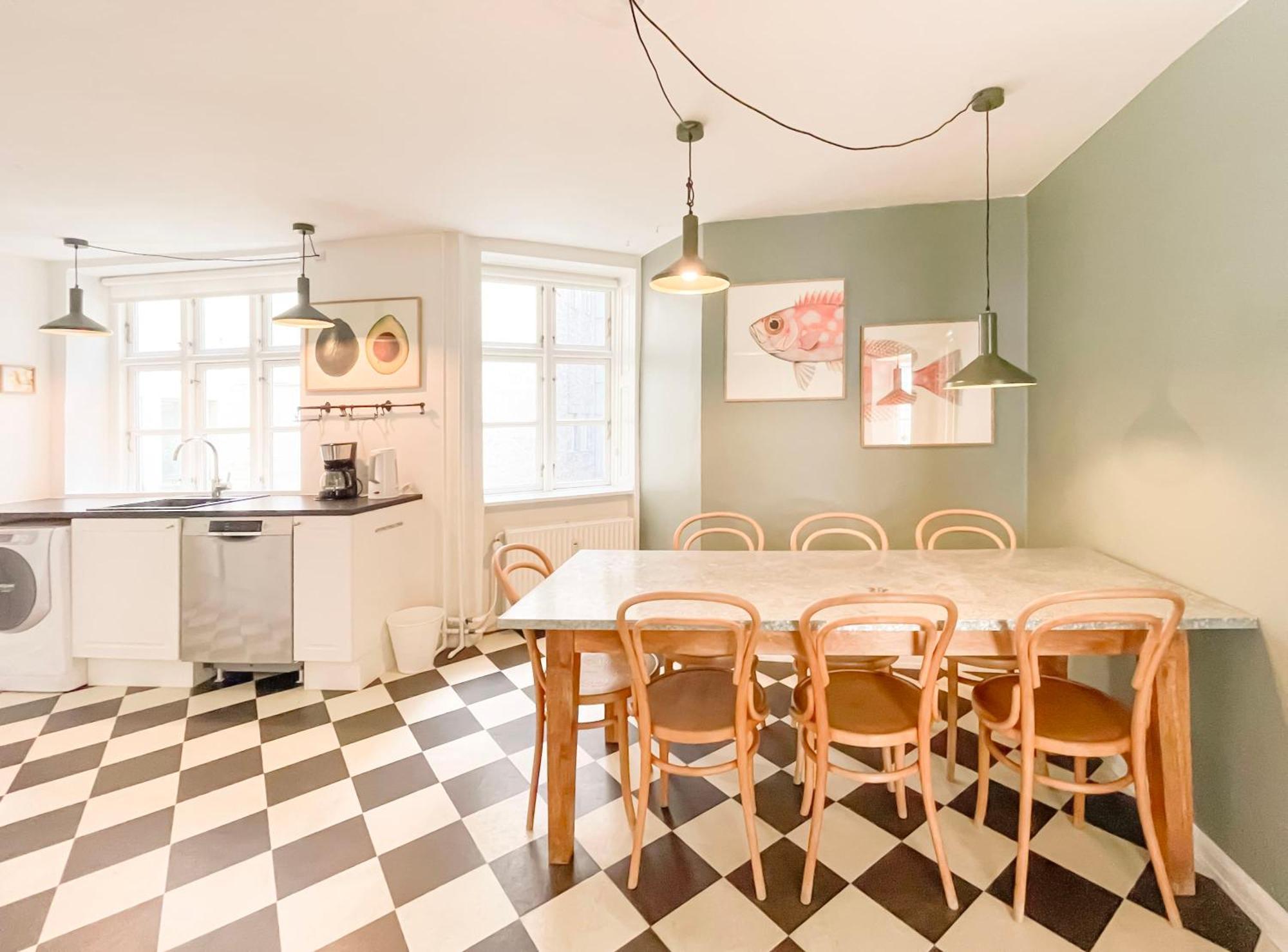 Large Flat With 4 Bedrooms In Appartement Kopenhagen
