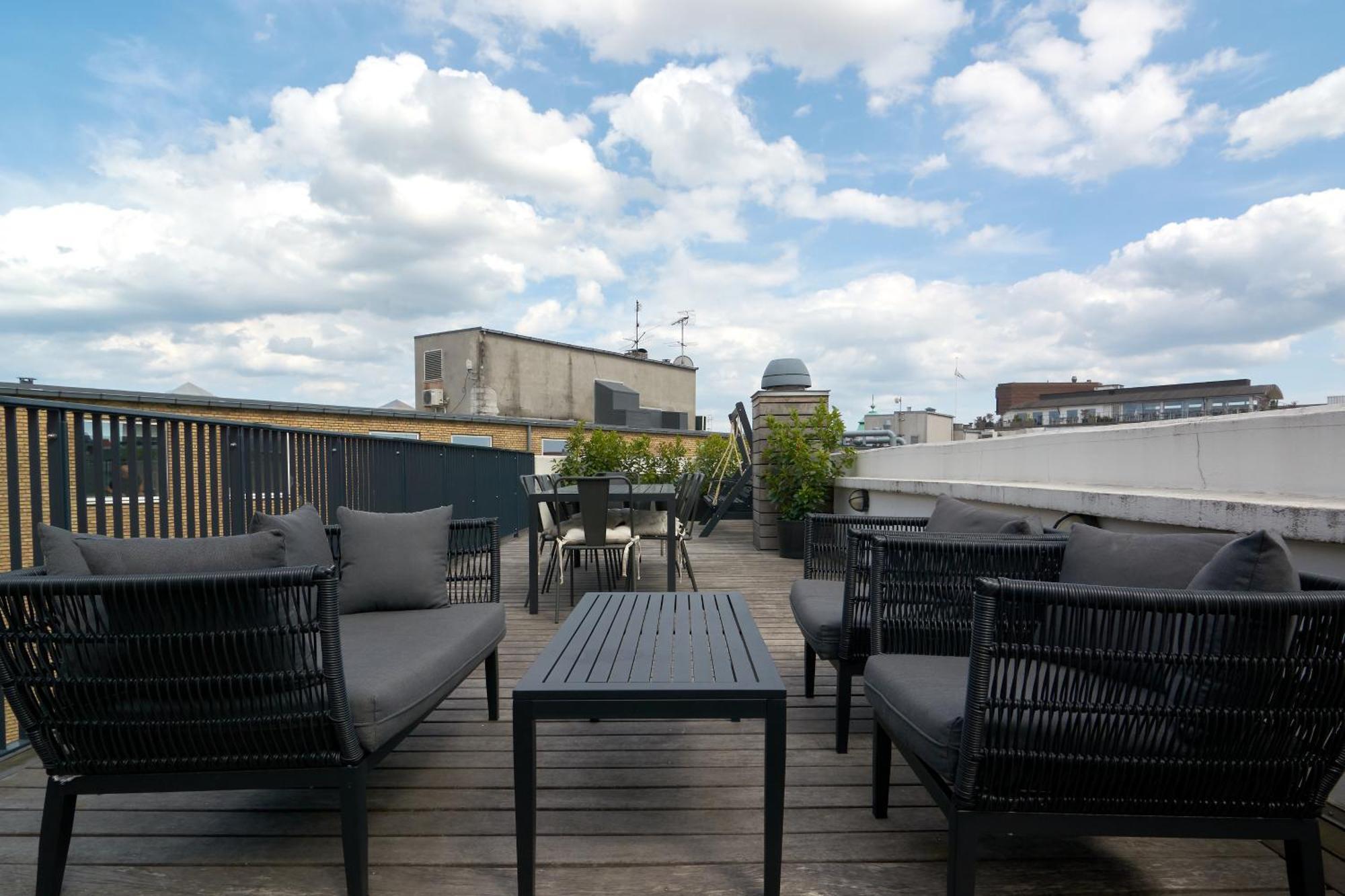 Luxury Penthouse - Private Balcony - Heart Of *