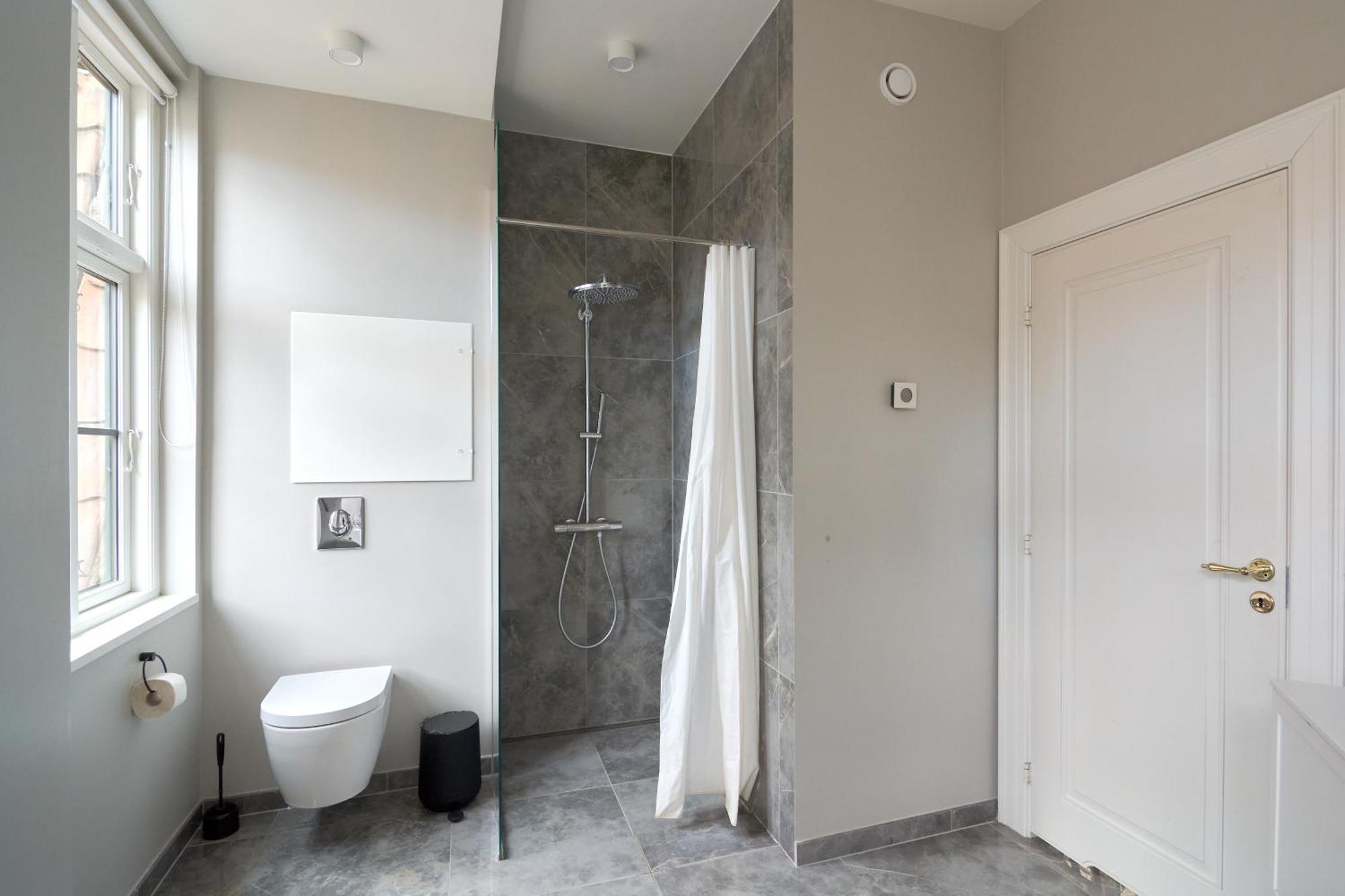 Stylish 4 Bedroom Flat In Cph