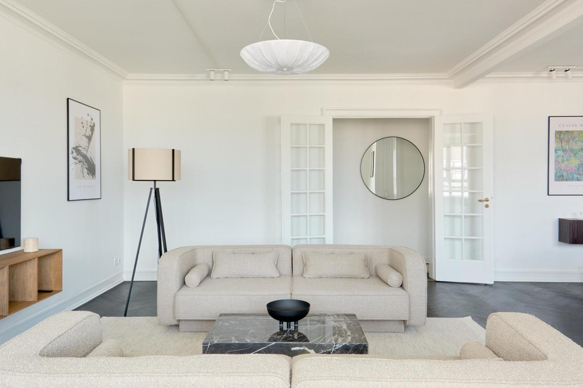 Beautiful 3 Bedroom Flat Near Shopping & Metro Appartement