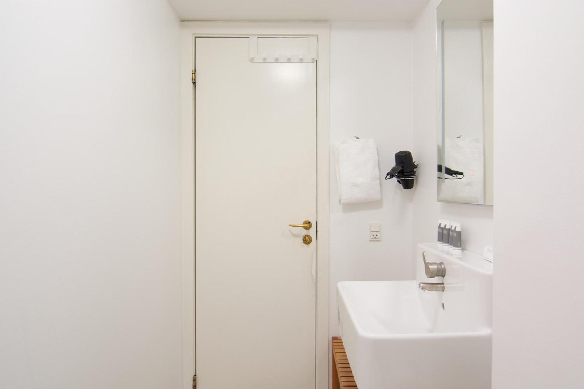 2br In Vibrant & Colourful Nyhavn Copenhagen