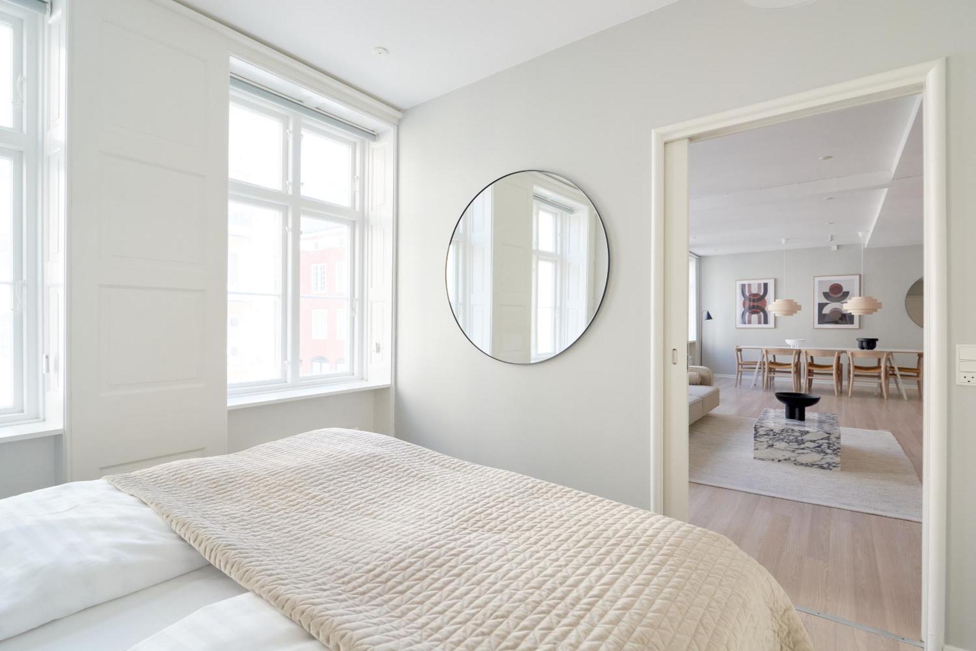 2br In Vibrant & Colourful Nyhavn Apartment