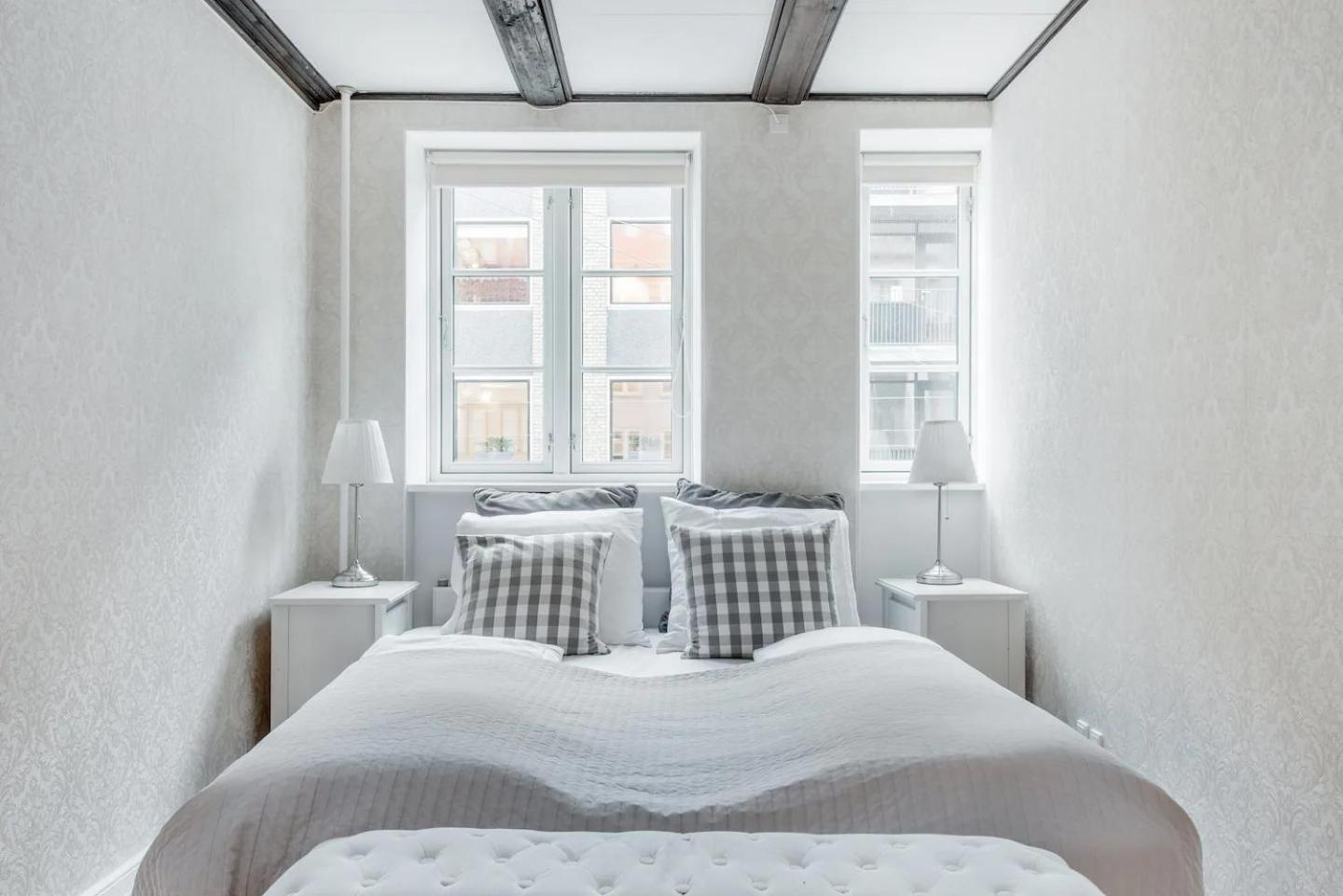 Connected Luxury In Historical Townhouse *