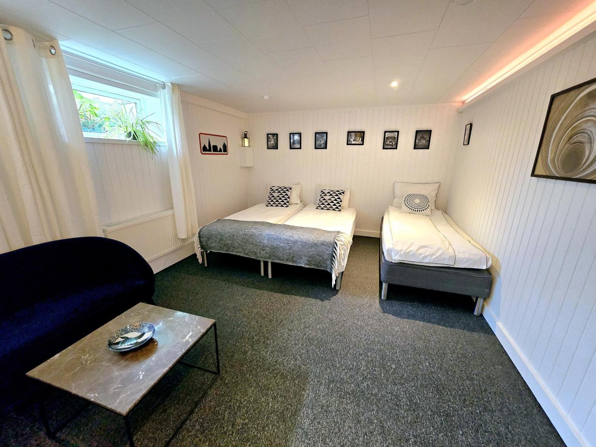 'blue House' In Vintage Villa&garden Guest house