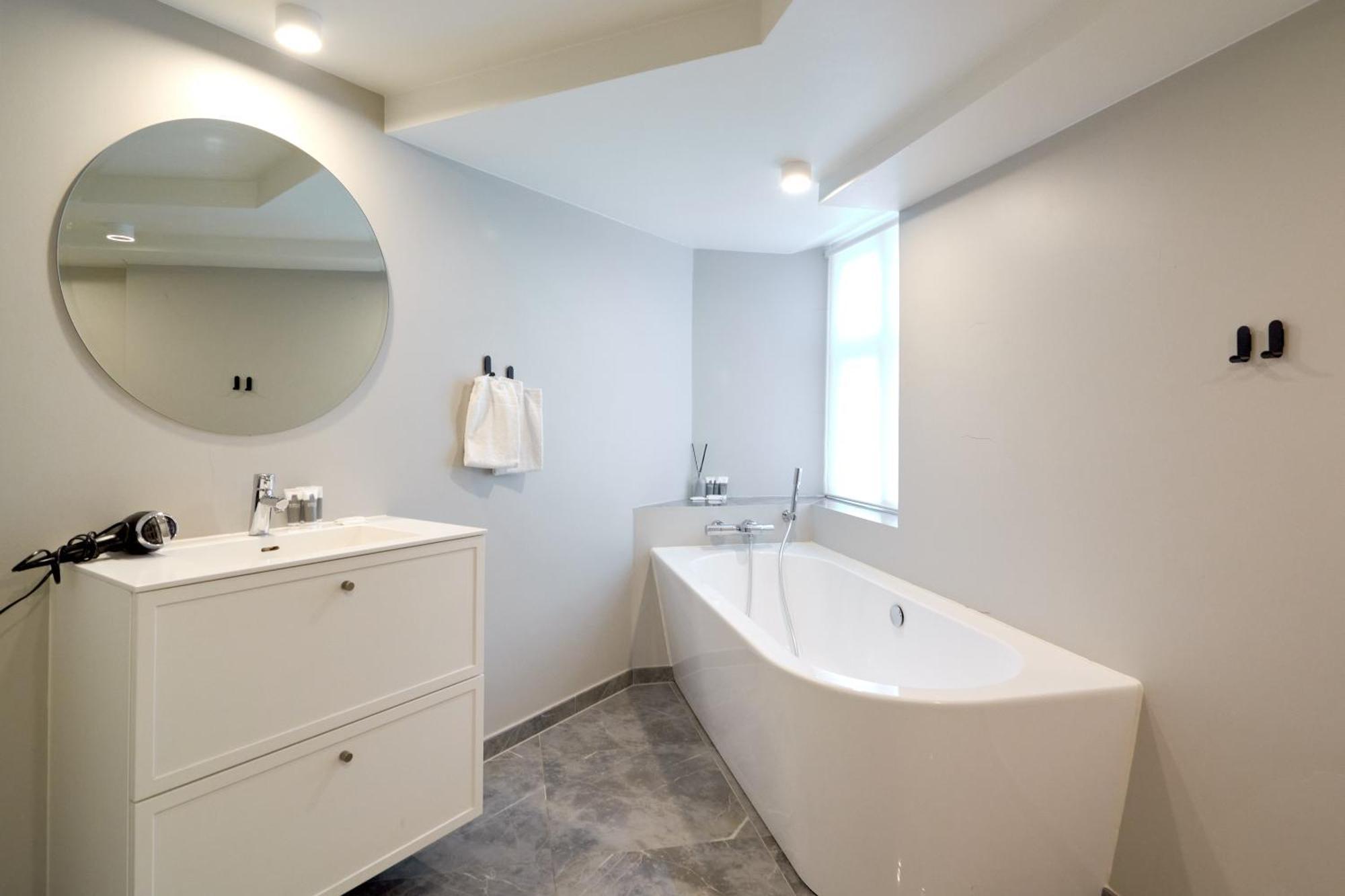 Stylish Spacious Flat W 3br In Apartment