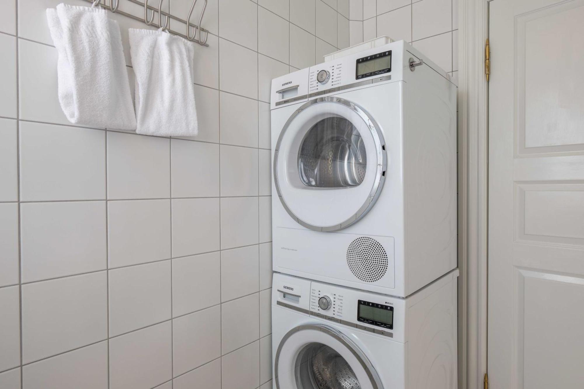 Centrally Located 3 Bedroom Flat *