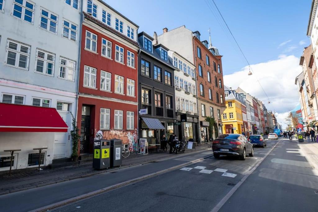 Stylish Apartment On Lively Street In Downtown *