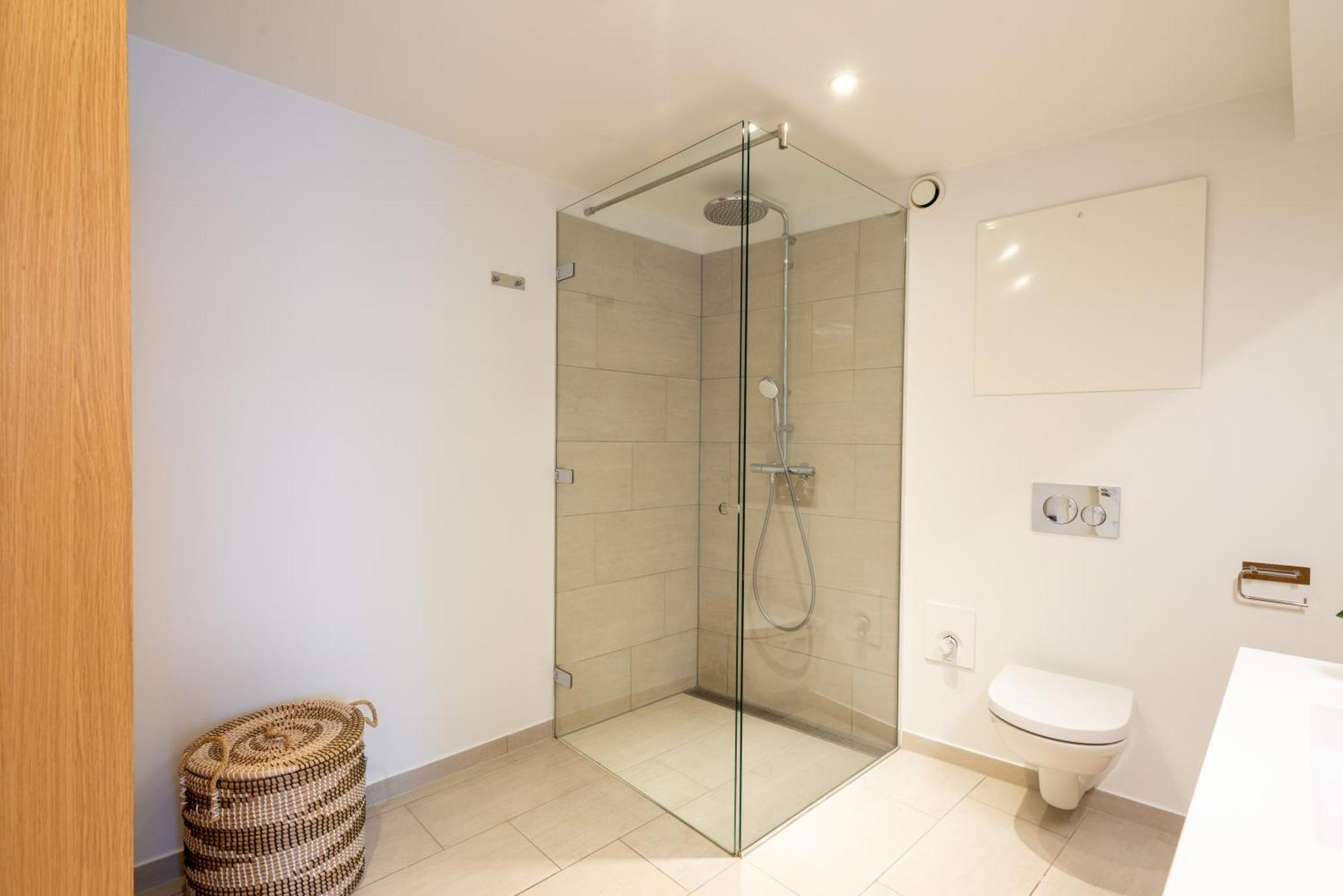 Apartment Sanders Leaves - Two-bedroom With Shared Roof-top Terrace *
