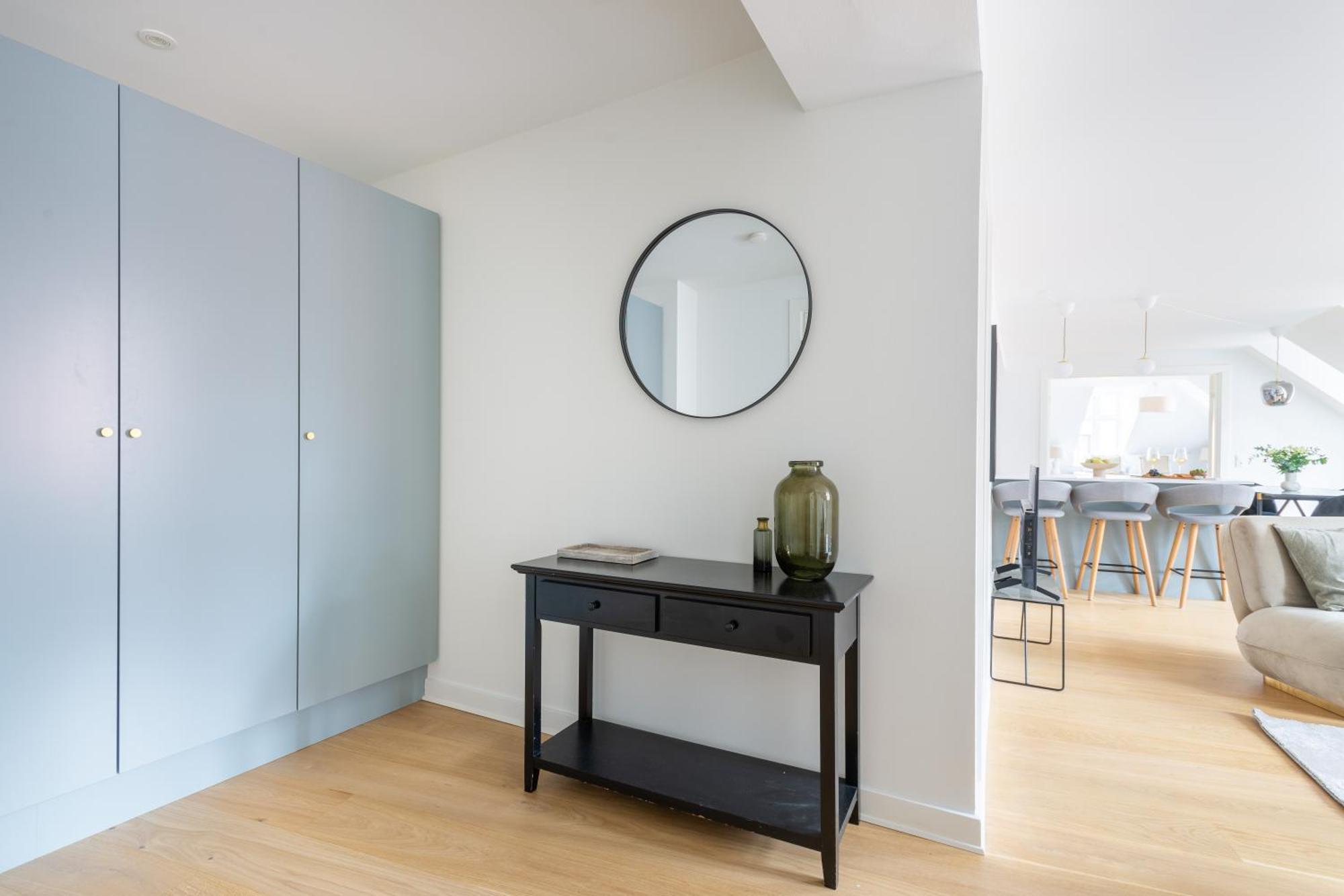 Sanders Leaves - Two-bedroom With Shared Roof-top Terrace *