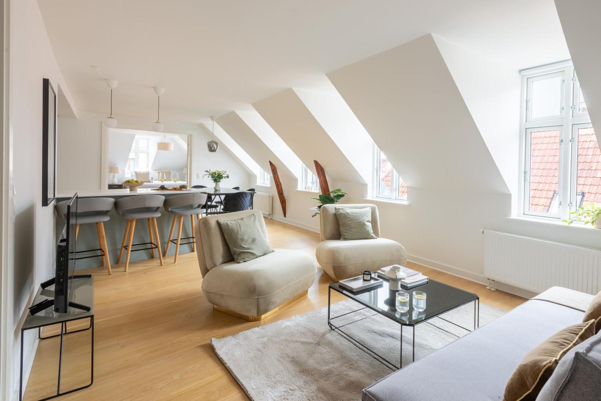 Sanders Leaves - Two-bedroom With Shared Roof-top Terrace