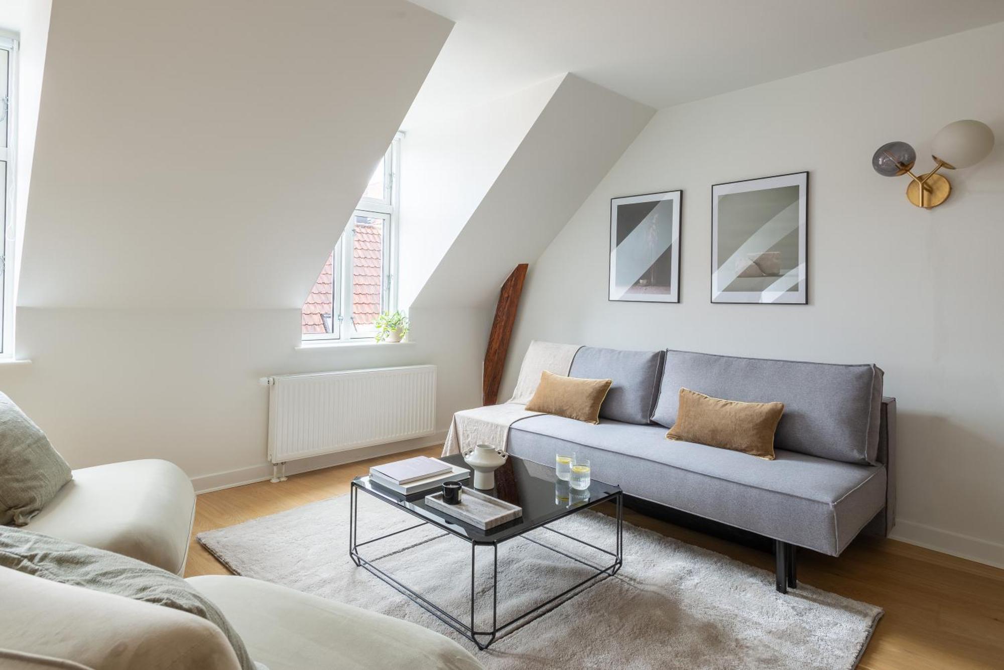 Sanders Leaves - Two-bedroom With Shared Roof-top Terrace Apartment