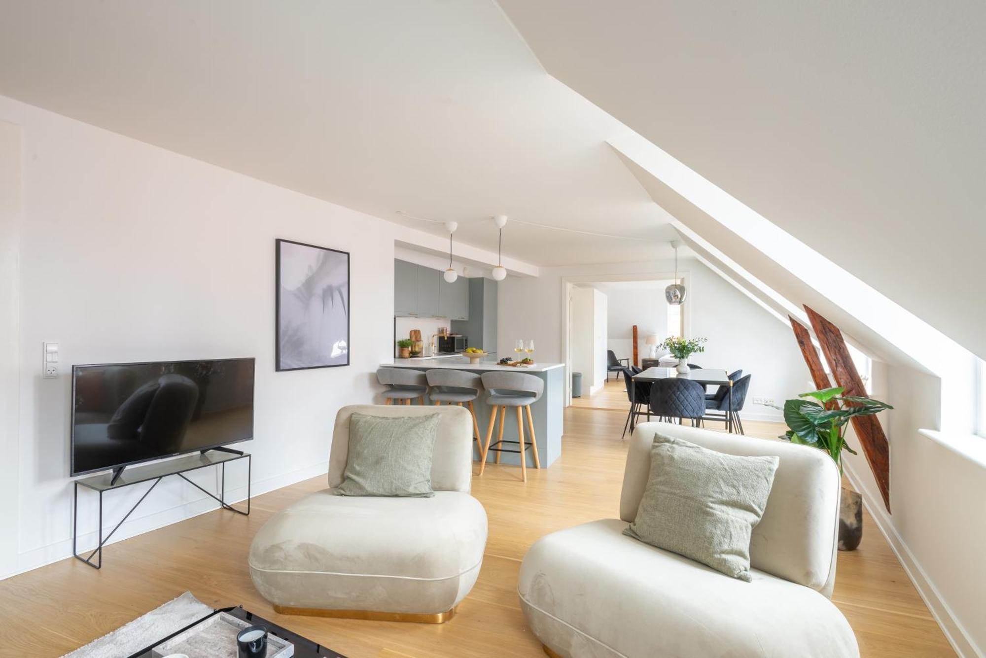 Sanders Leaves - Two-bedroom With Shared Roof-top Terrace *