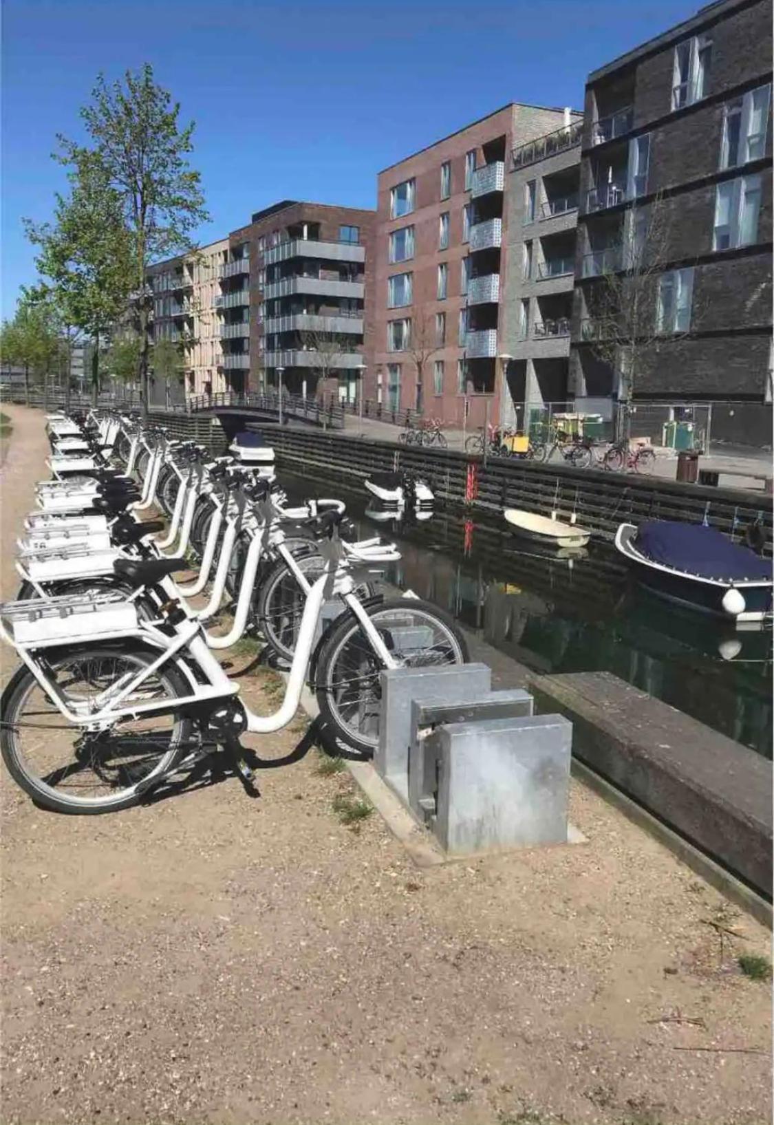 Apartment Canal View In