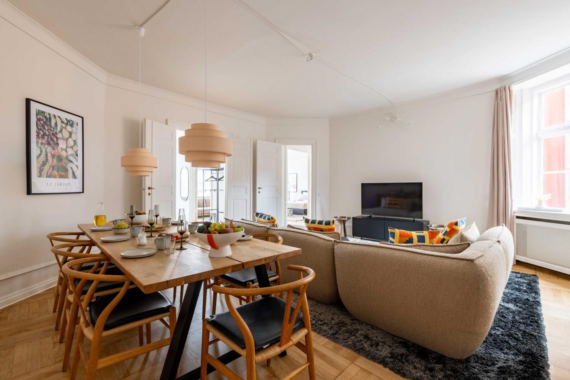 Rare 4br W Unique Details In Cph København