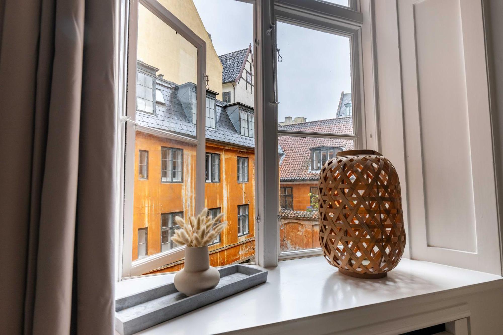 Lejlighed Rare 4br W Unique Details In Cph København