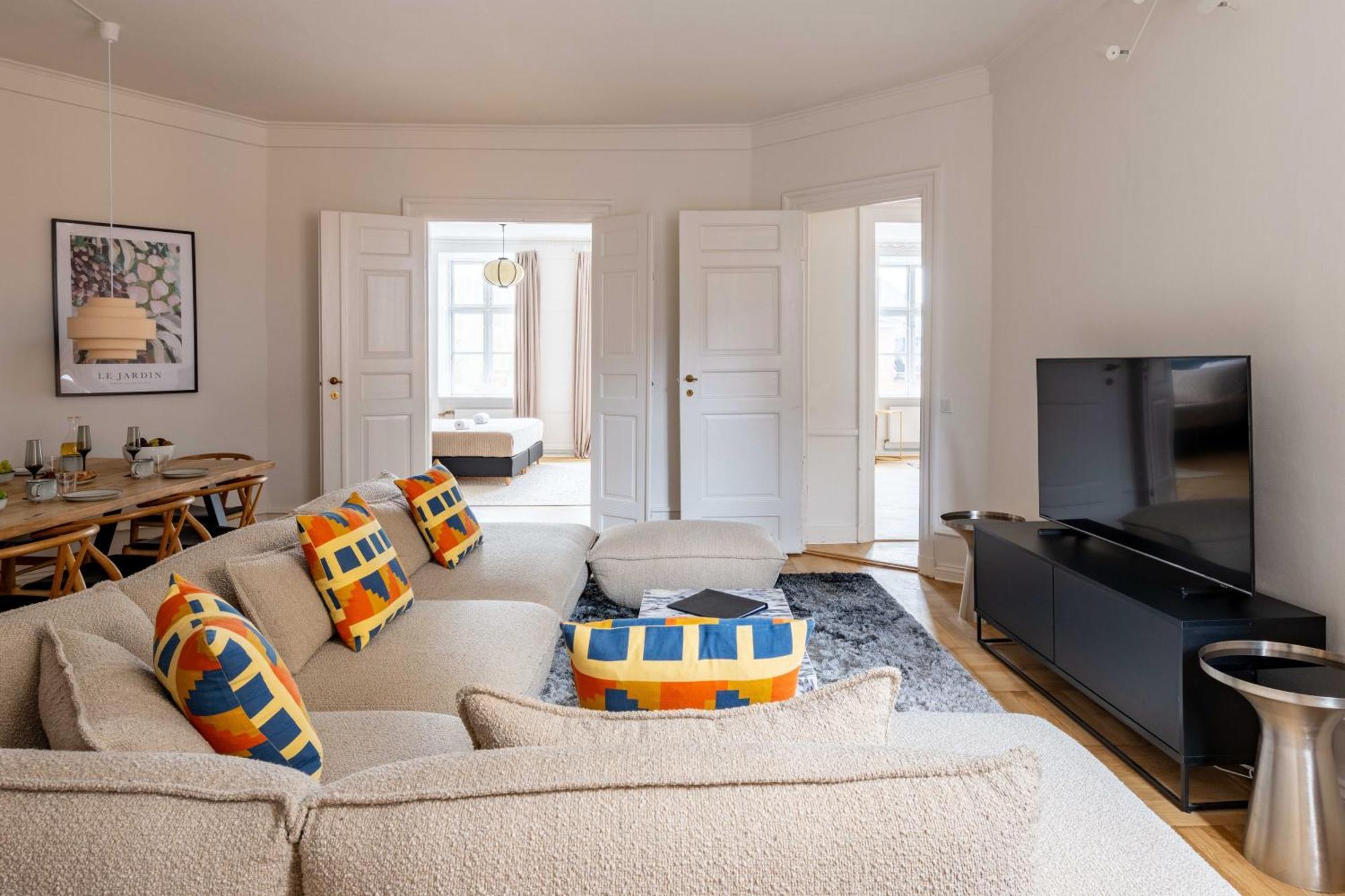 Lejlighed Rare 4br W Unique Details In Cph København