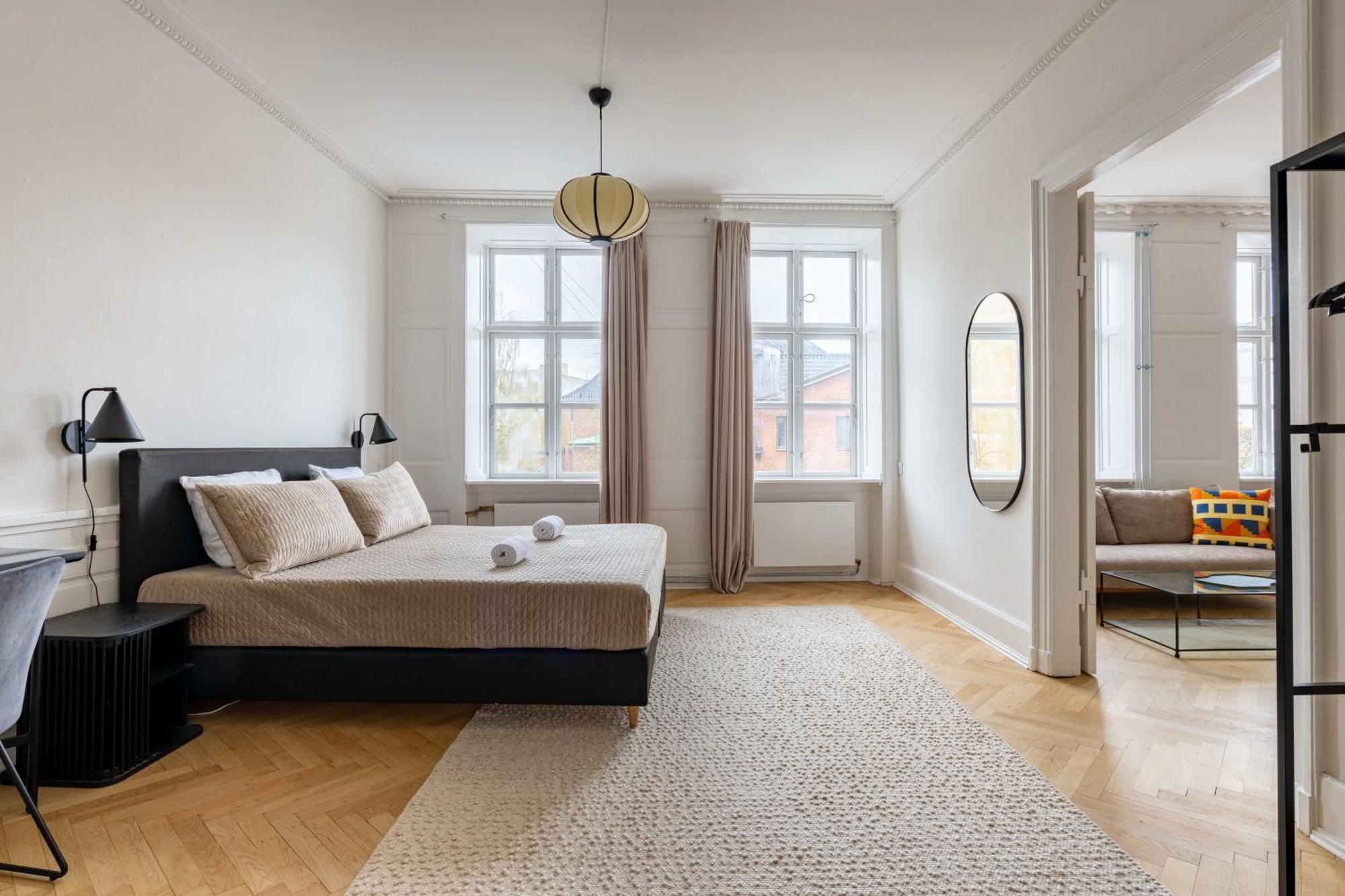 Rare 4br W Unique Details In Cph København