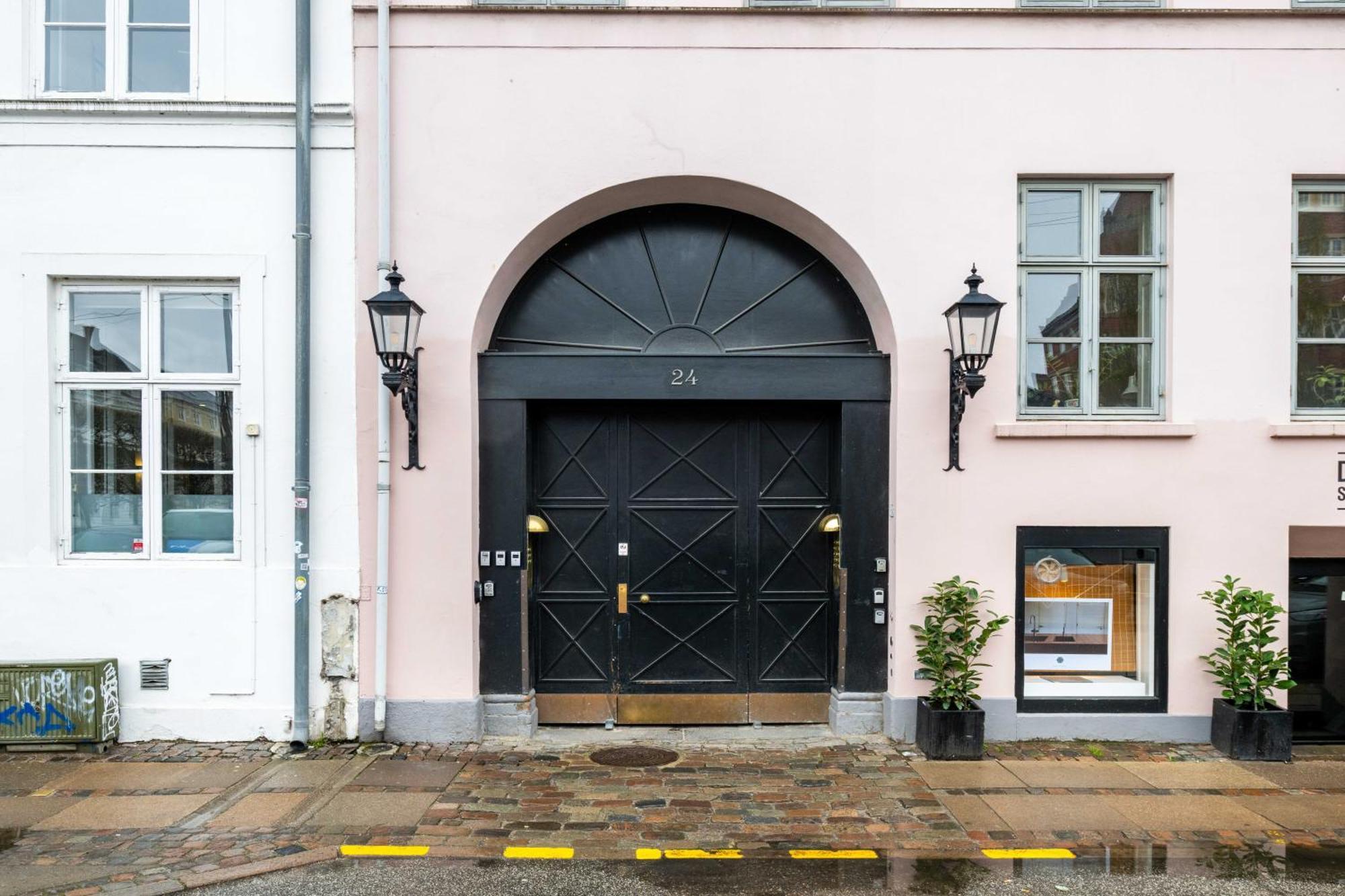 Rare 4br W Unique Details In Cph København