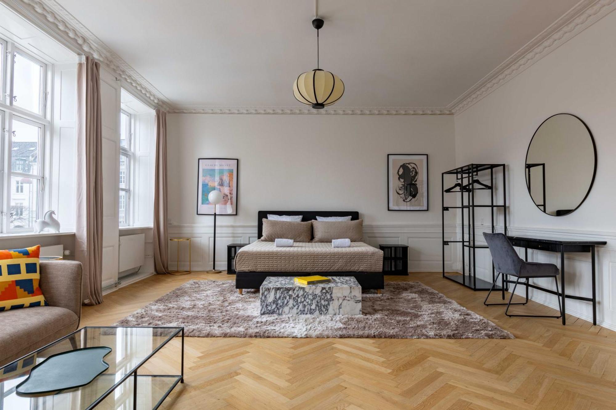 Lejlighed Rare 4br W Unique Details In Cph København