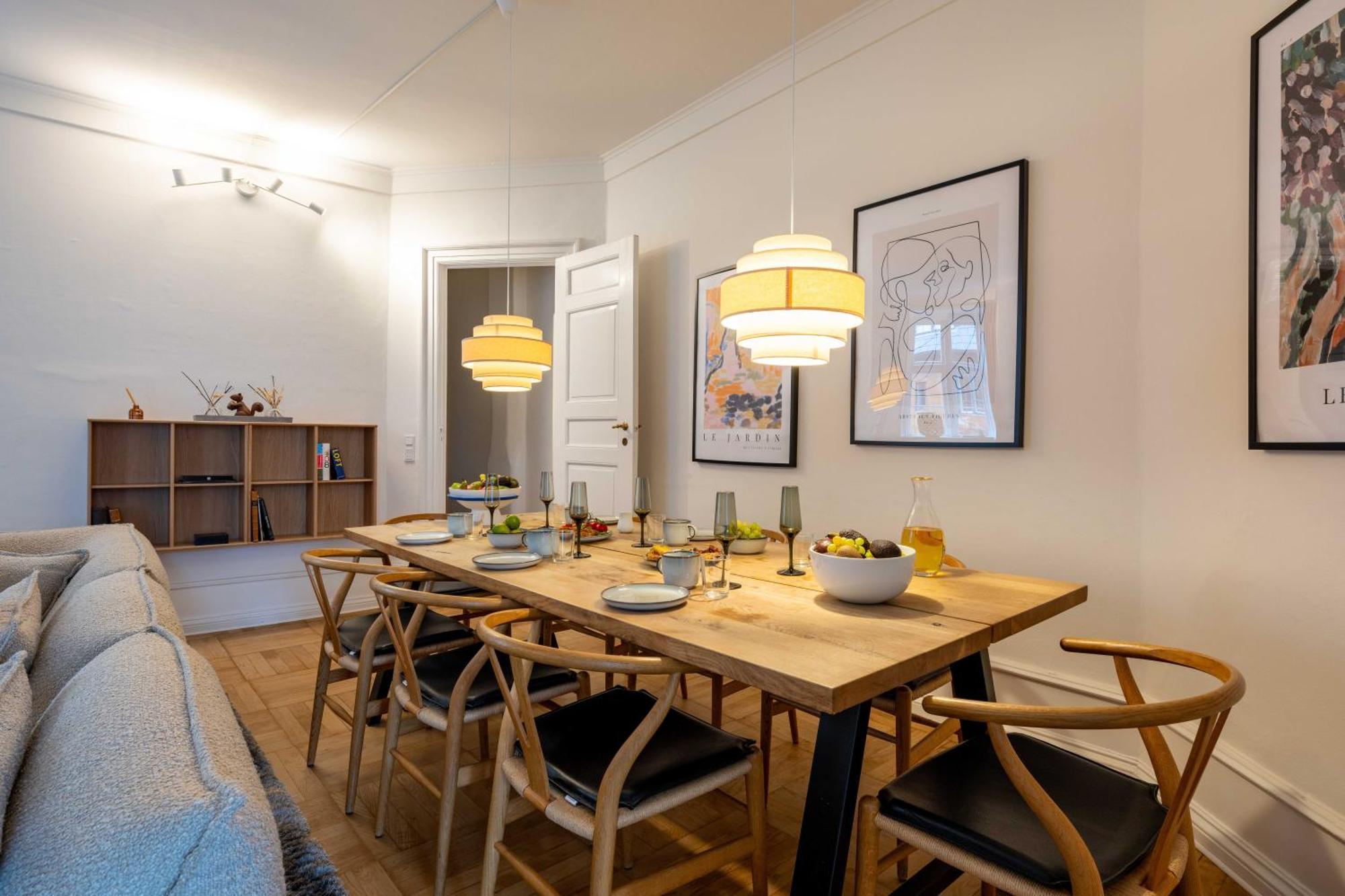 Rare 4br W Unique Details In Cph København