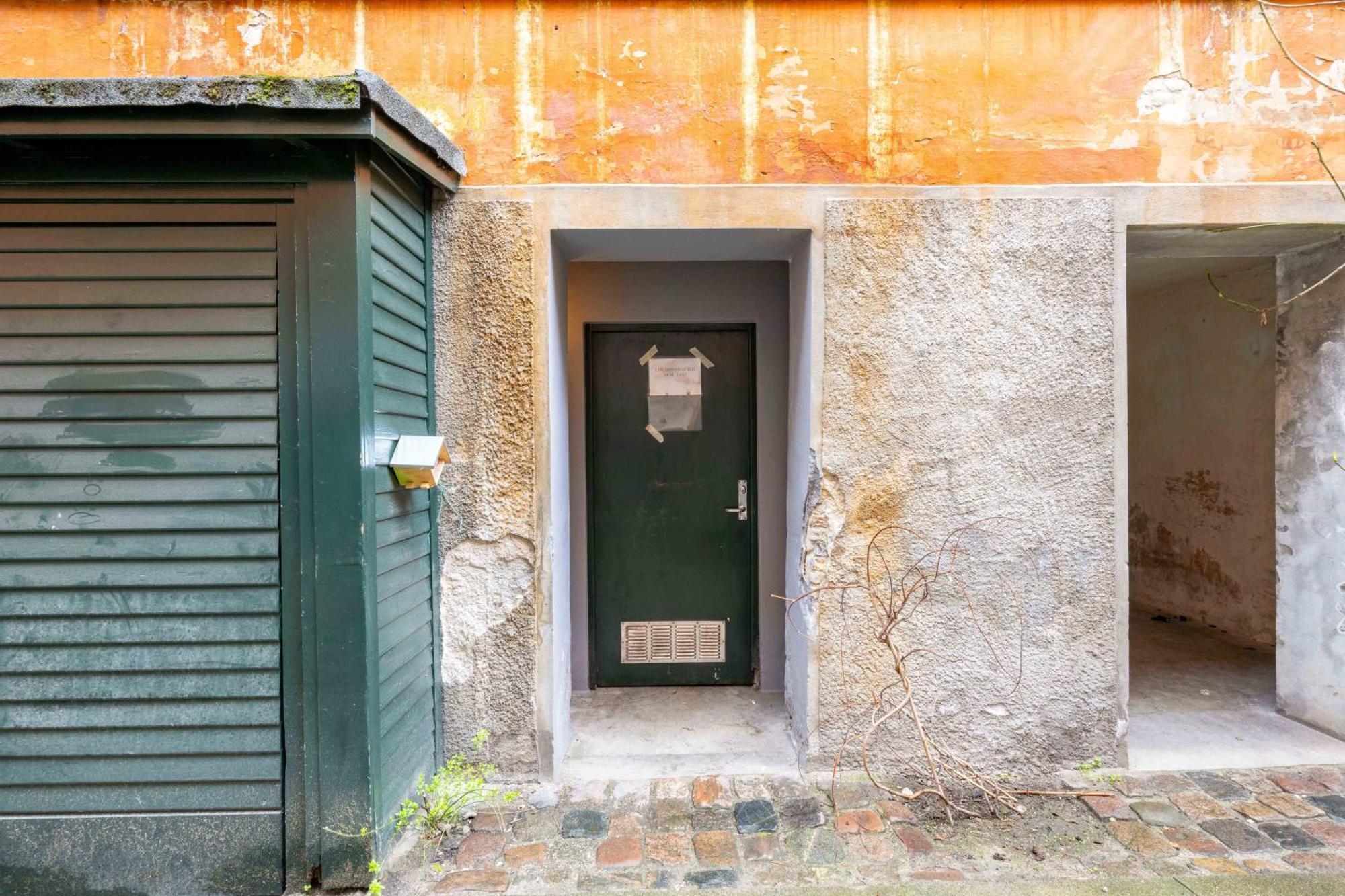Lejlighed Rare 4br W Unique Details In Cph