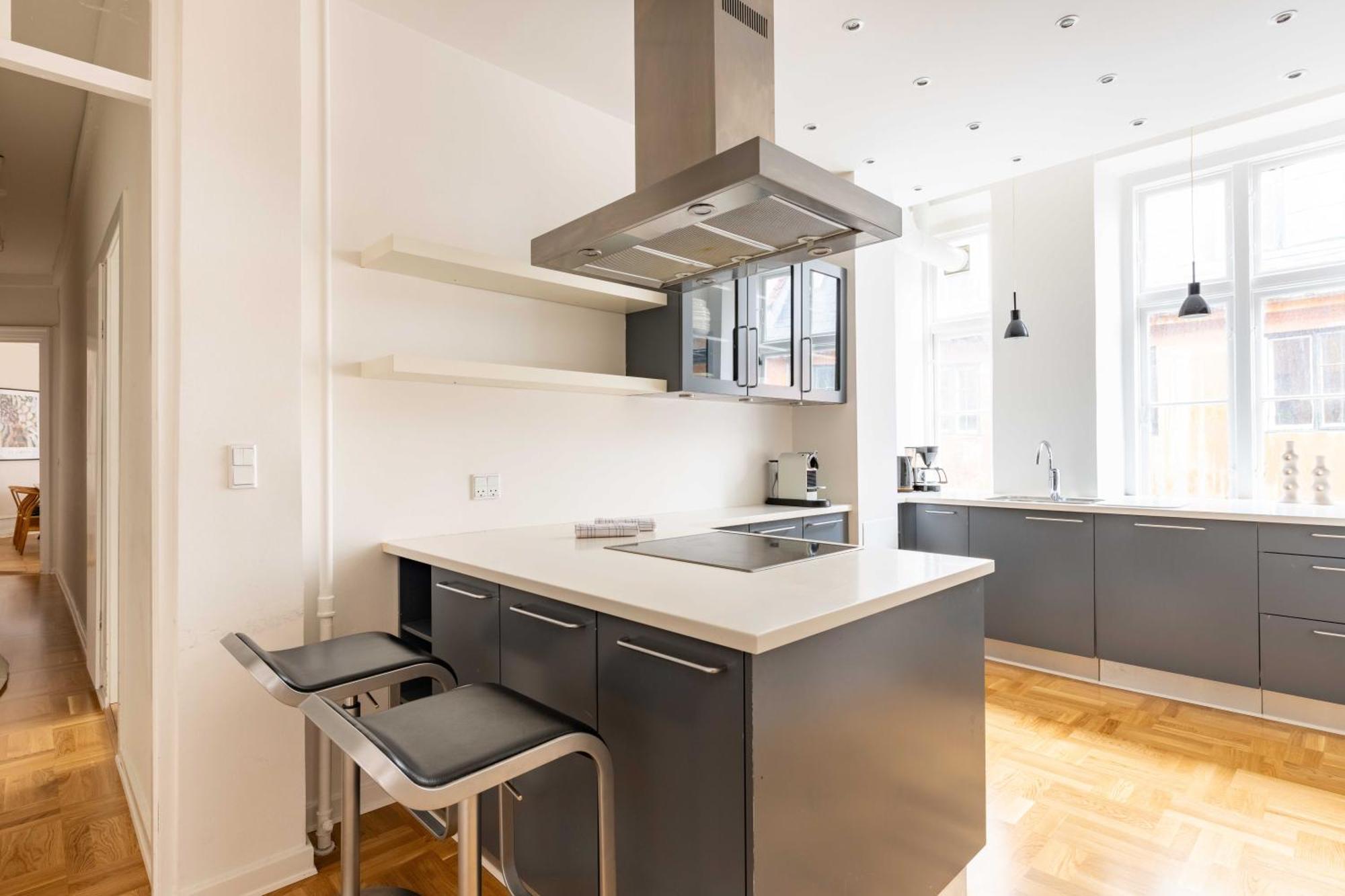 Lejlighed Rare 4br W Unique Details In Cph København