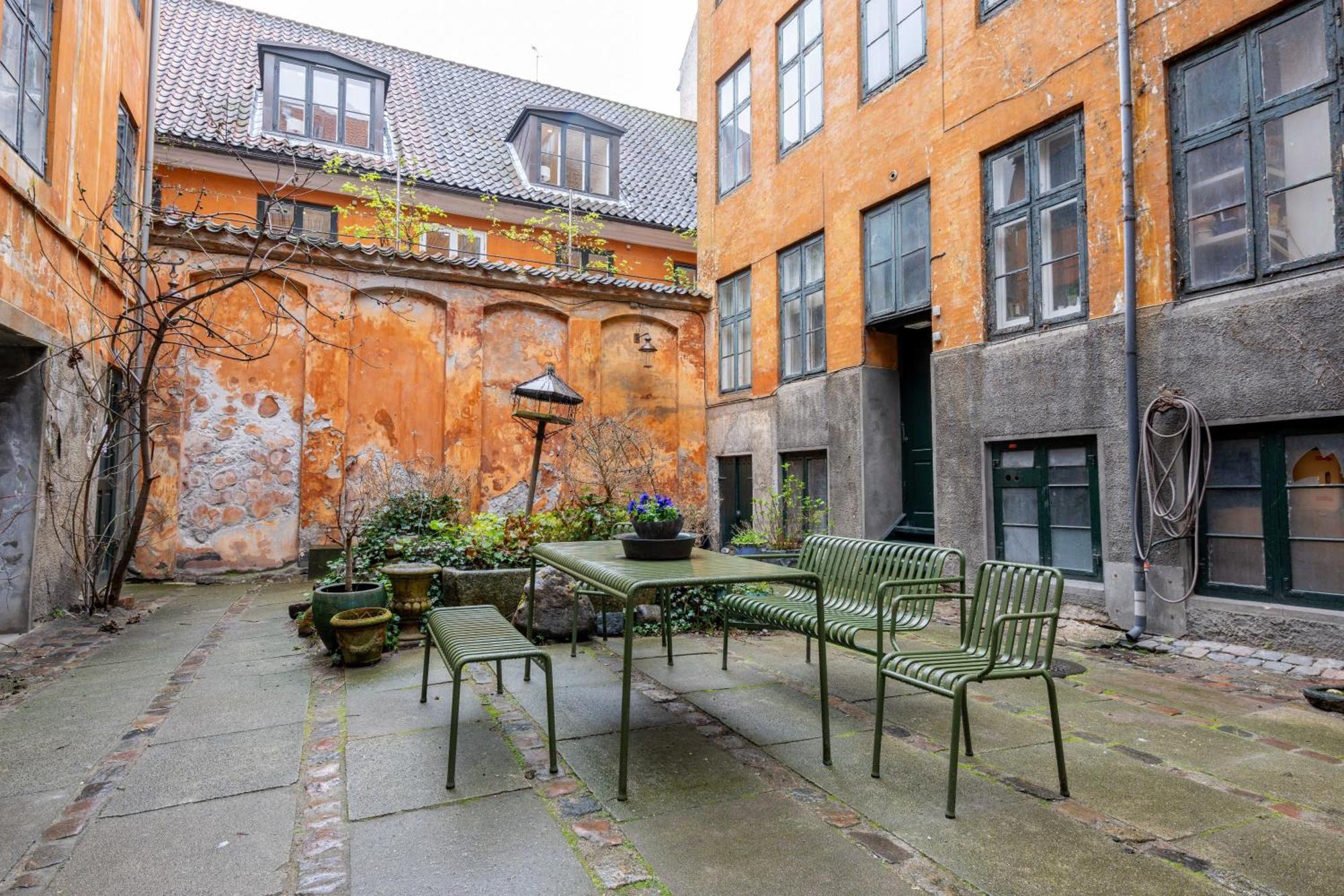 Rare 4br W Unique Details In Cph København